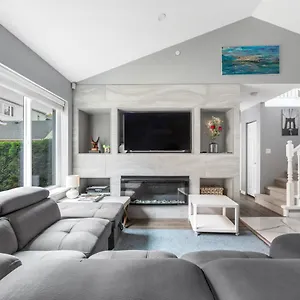 Stylish Dual Bedroom In Van West Holiday home