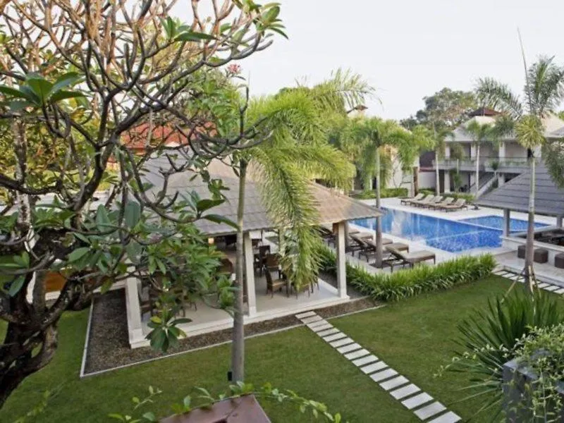 Dewi Sri Hotel Legian  3*, Legian (Bali)